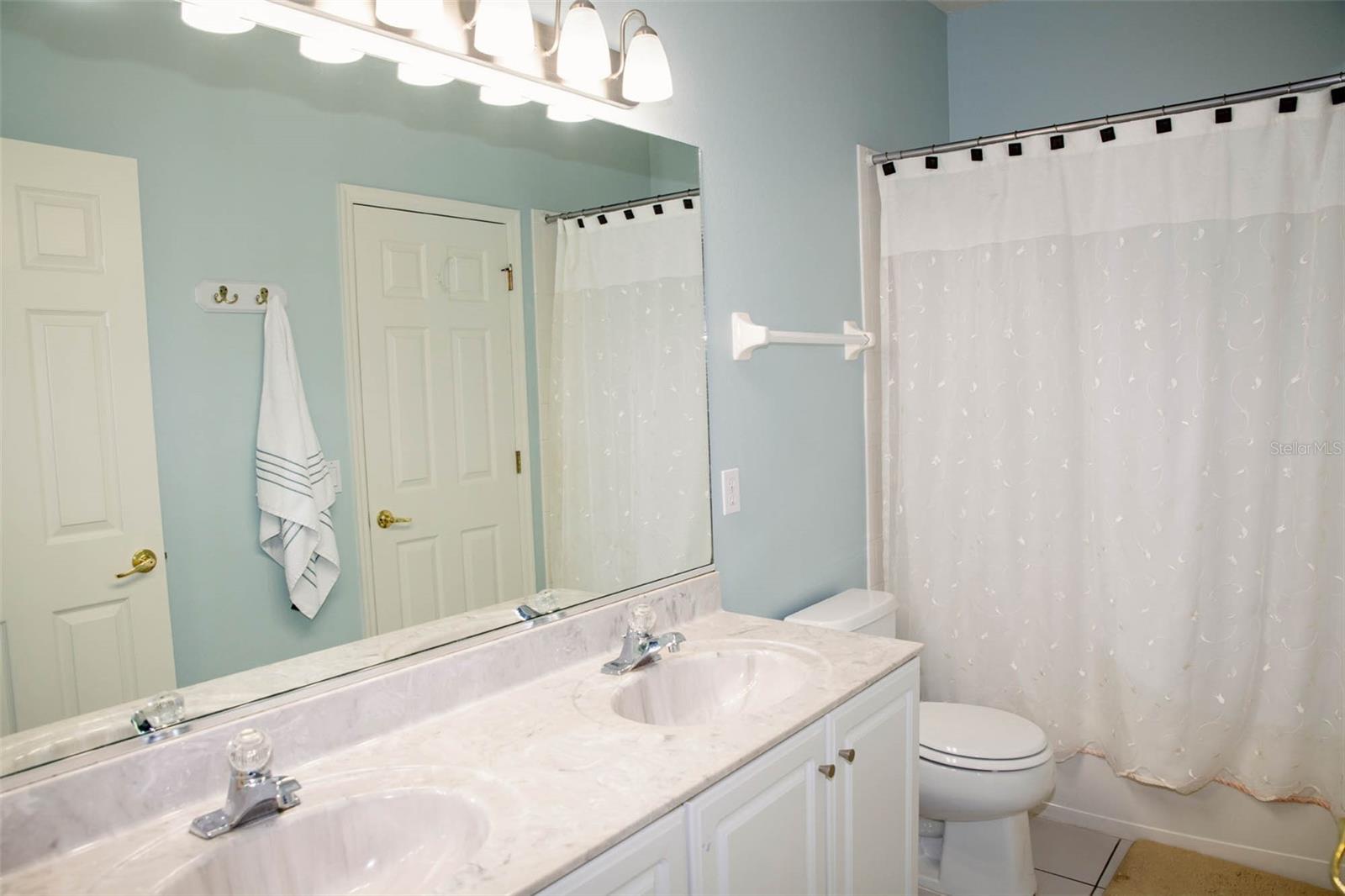 Image 41 of 53 For 411 Sycamore Street