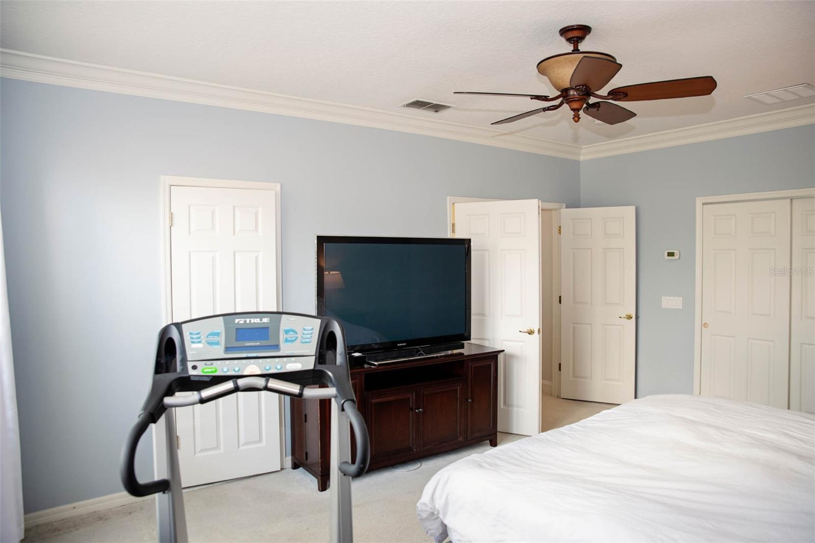 Image 43 of 53 For 411 Sycamore Street