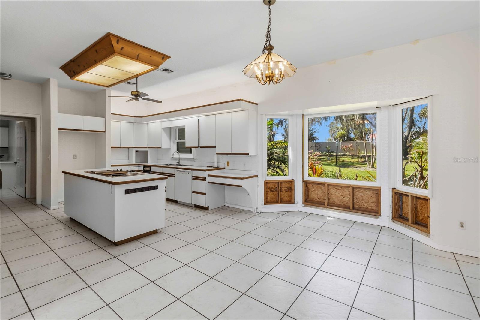 Image 10 of 40 For 7468 Lake Willis Drive