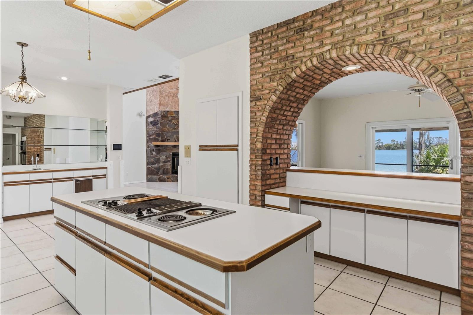 Image 12 of 40 For 7468 Lake Willis Drive