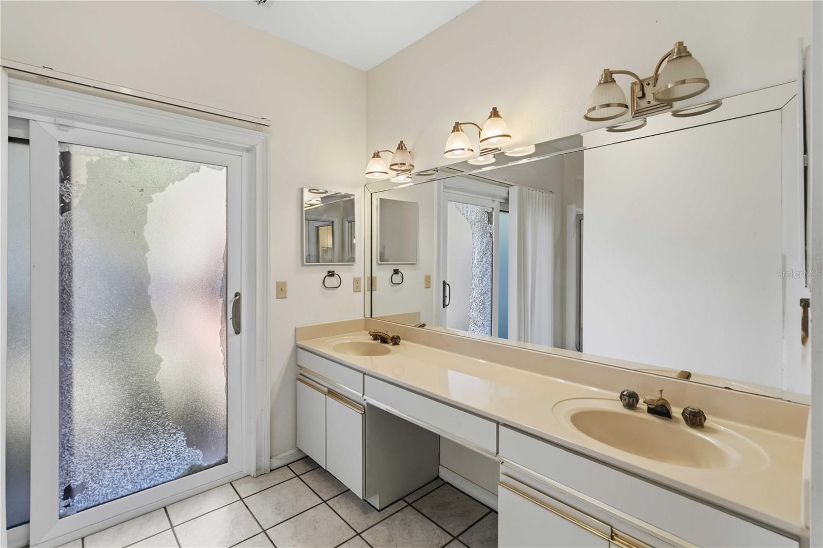 Image 18 of 40 For 7468 Lake Willis Drive