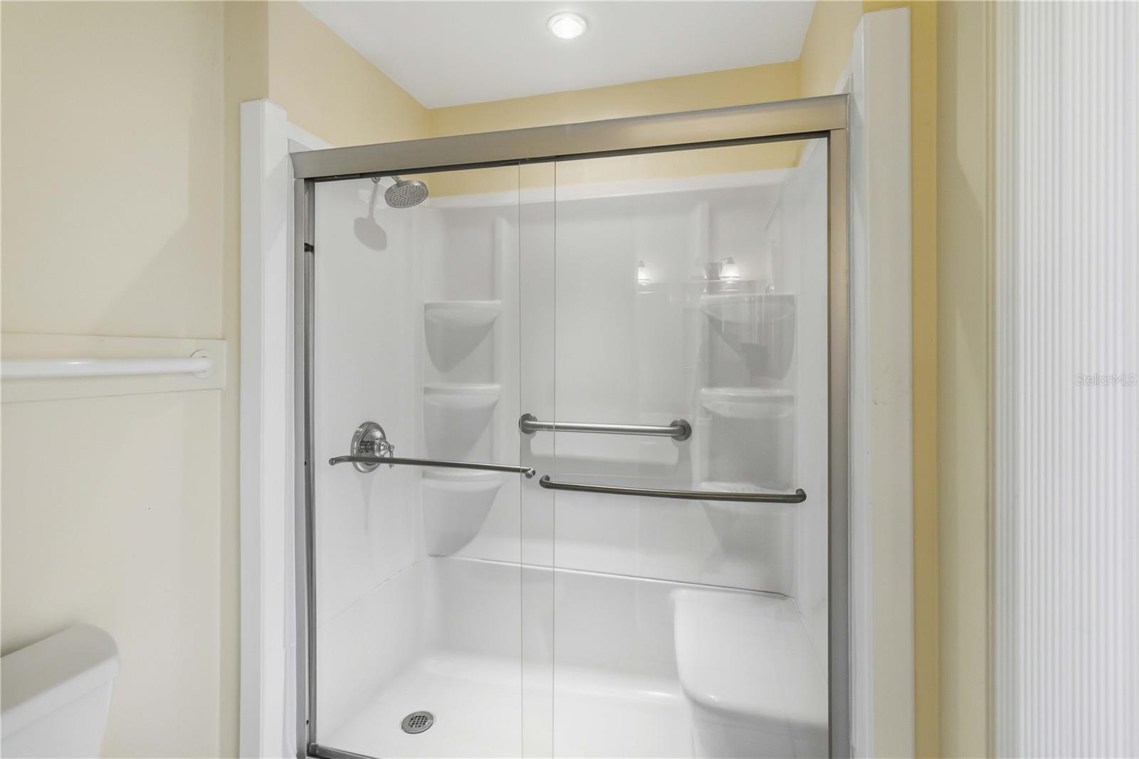 Image 19 of 40 For 7468 Lake Willis Drive