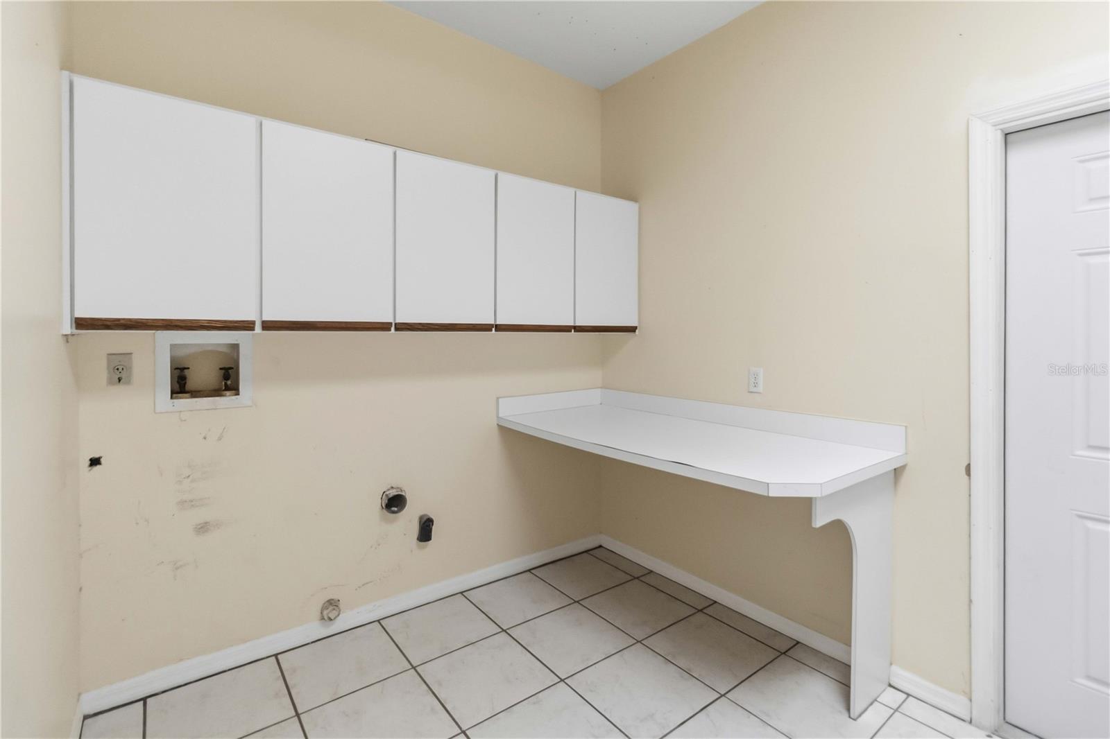 Image 21 of 40 For 7468 Lake Willis Drive