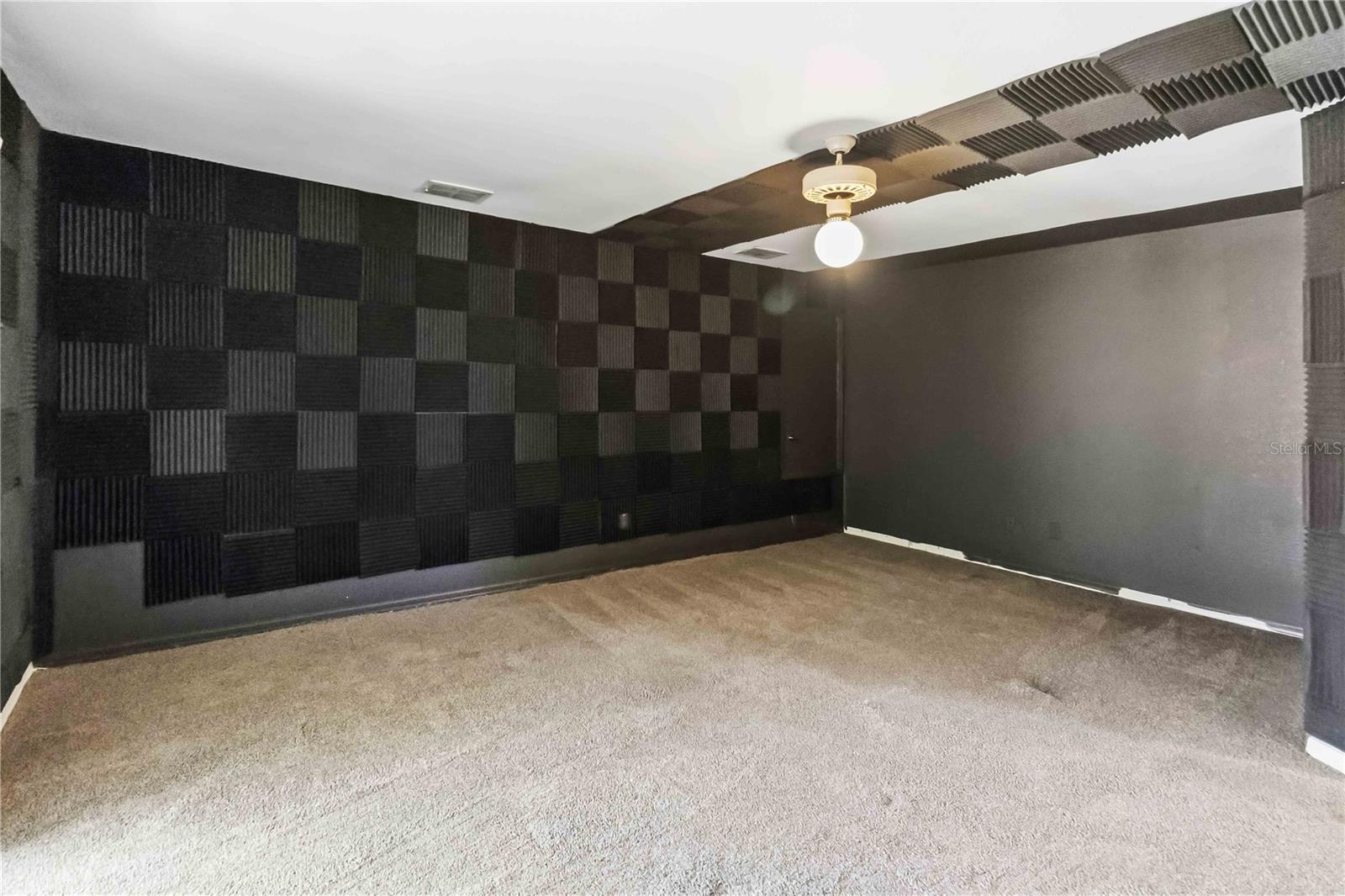 Image 27 of 40 For 7468 Lake Willis Drive