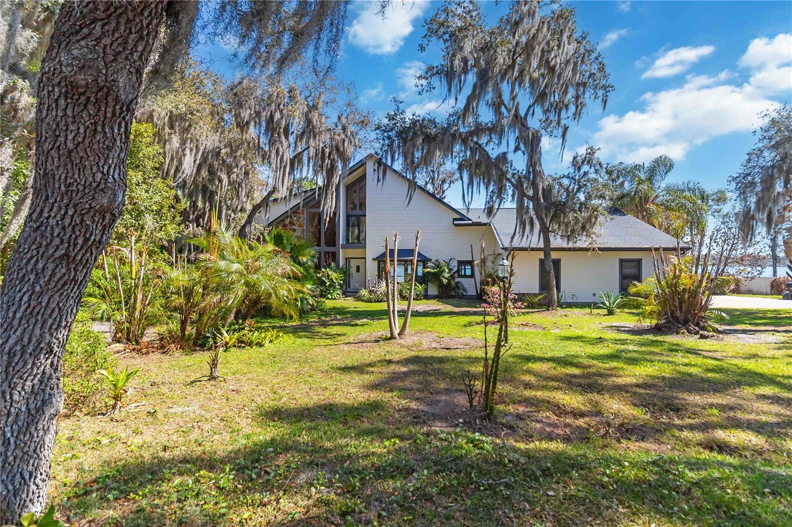 Image 3 of 40 For 7468 Lake Willis Drive