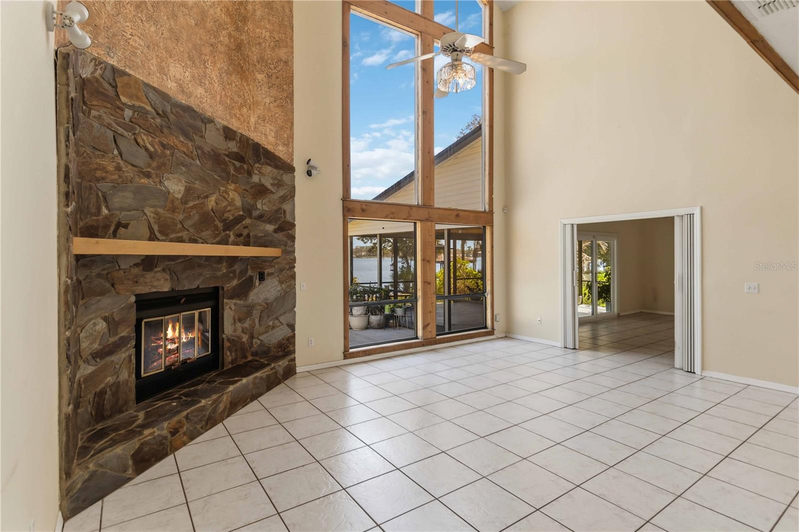 Image 8 of 40 For 7468 Lake Willis Drive