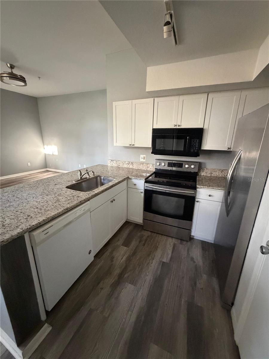 Image 10 of 24 For 7250 Westpointe Boulevard 1034