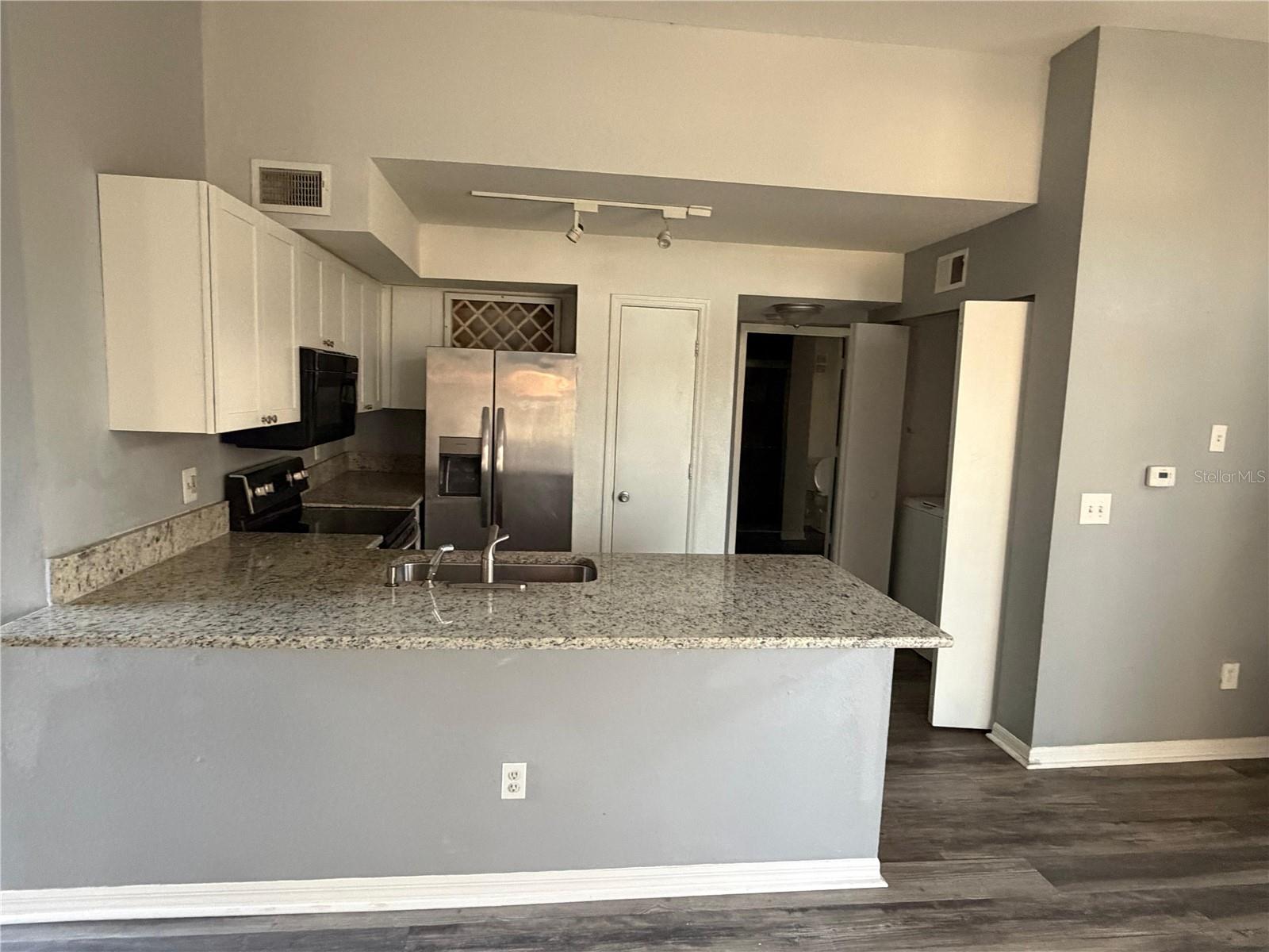 Image 2 of 24 For 7250 Westpointe Boulevard 1034