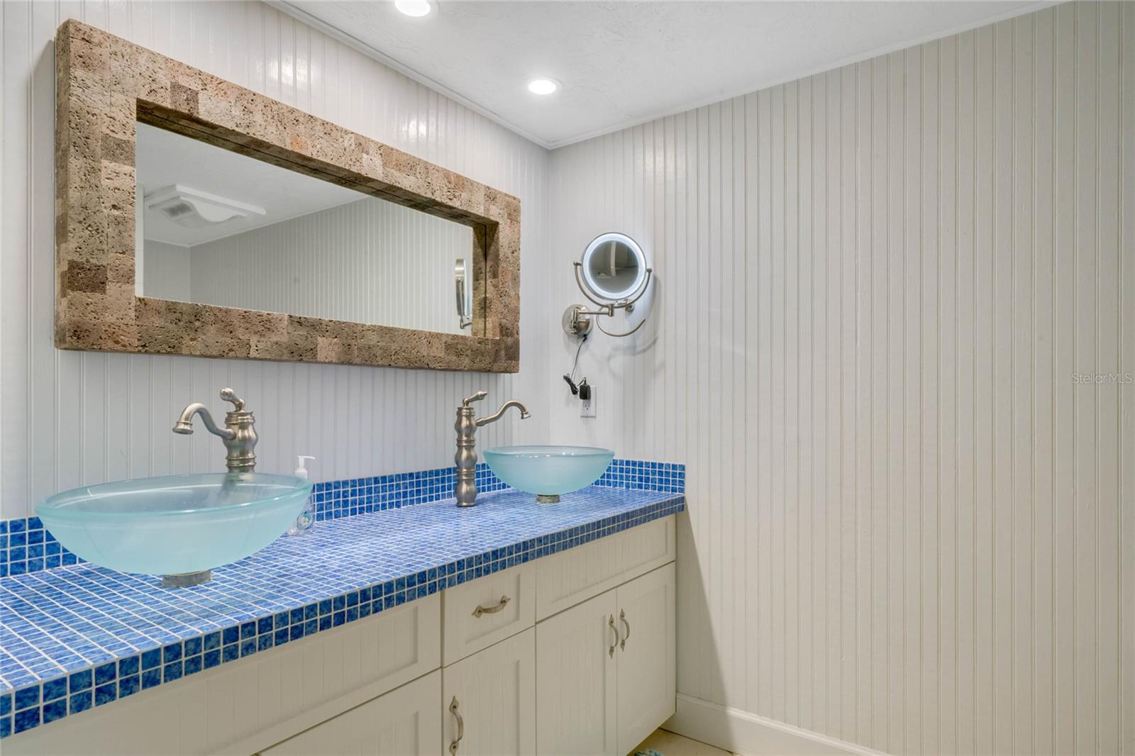 Image 14 of 36 For 6727 Turtlemound Road 418