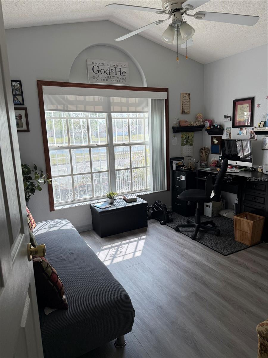 Image 15 of 17 For 5033 Foxcroft Court