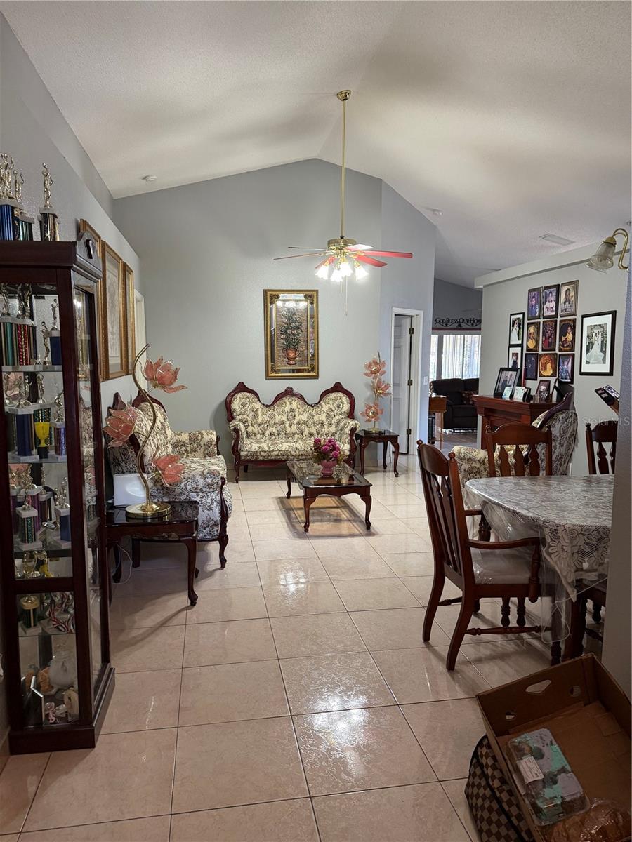 Image 3 of 17 For 5033 Foxcroft Court