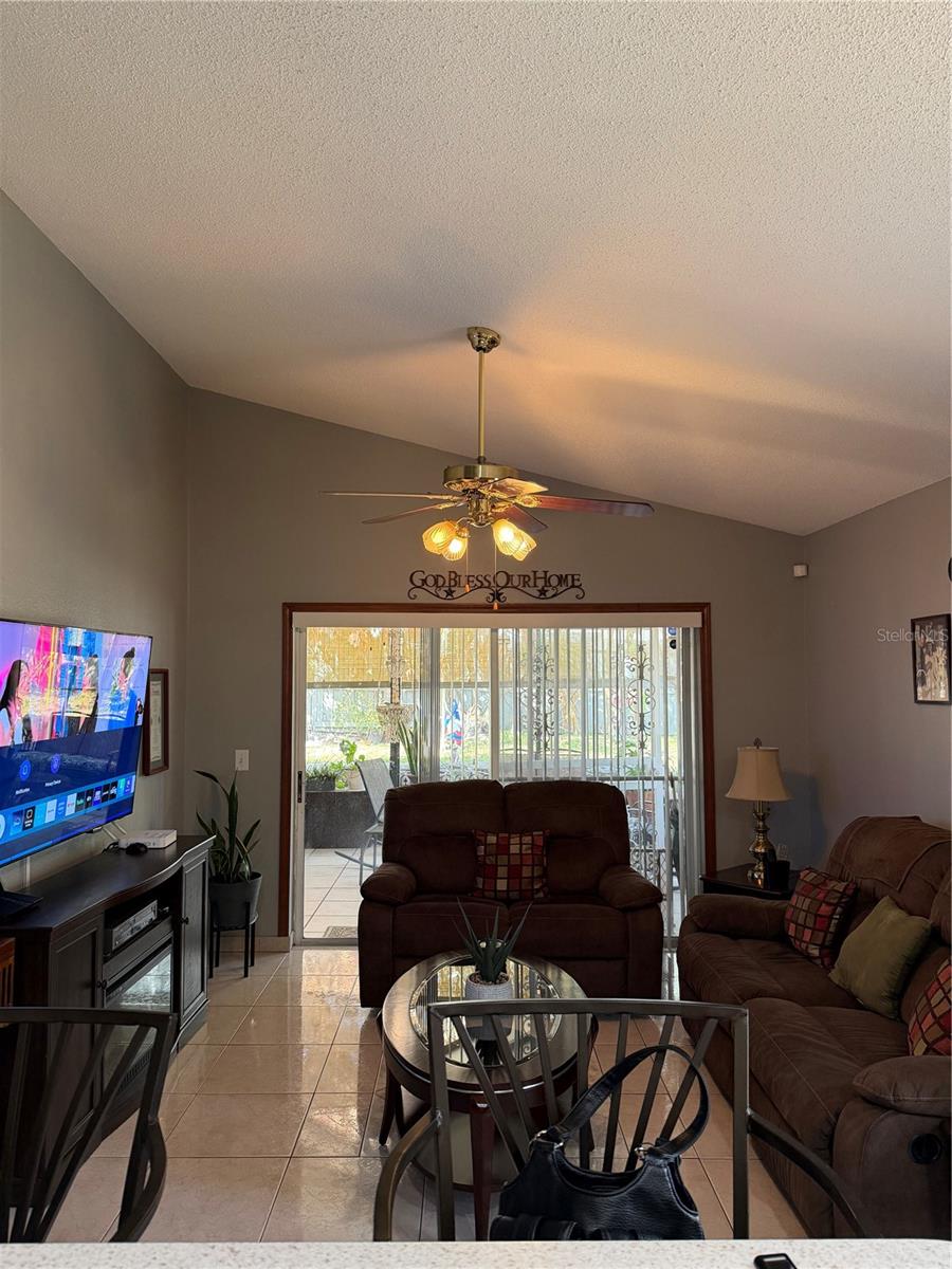 Image 4 of 17 For 5033 Foxcroft Court