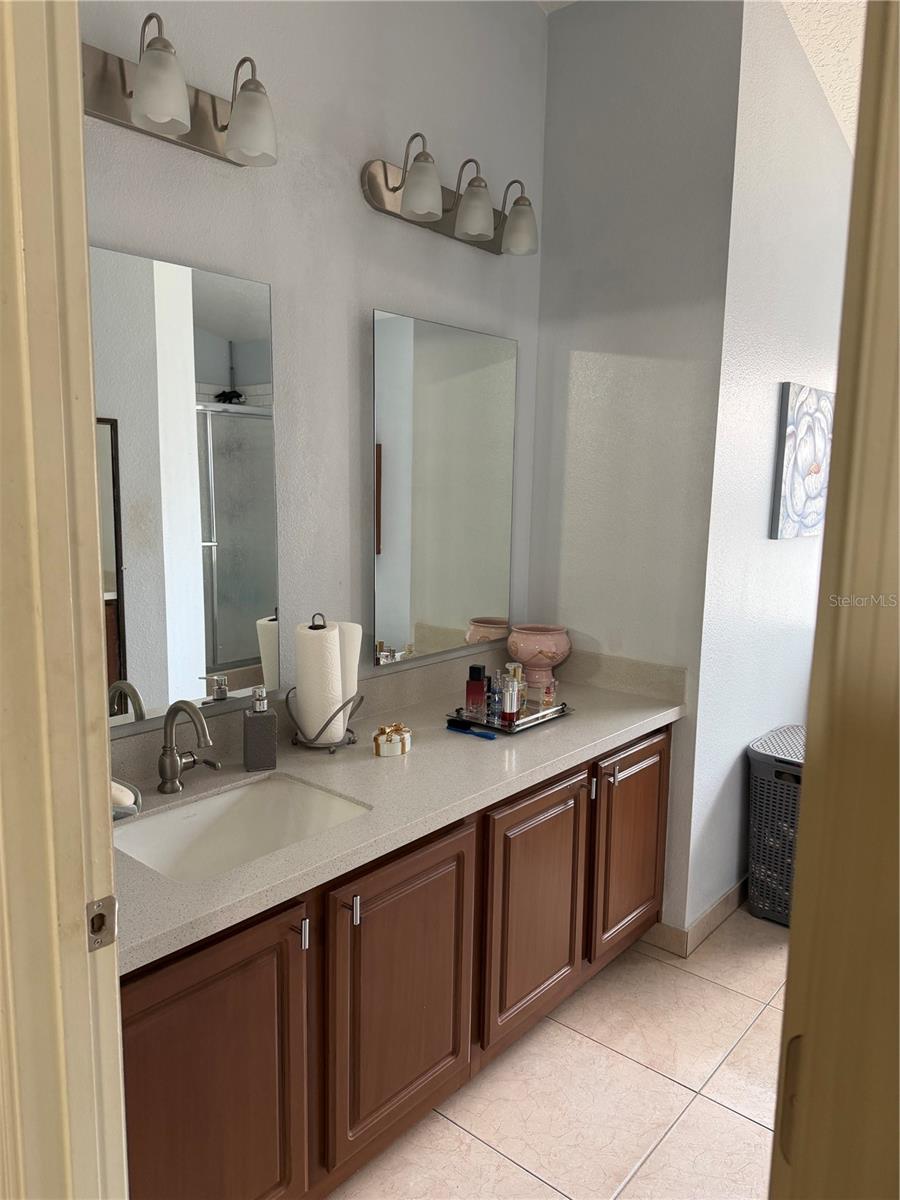 Image 8 of 17 For 5033 Foxcroft Court