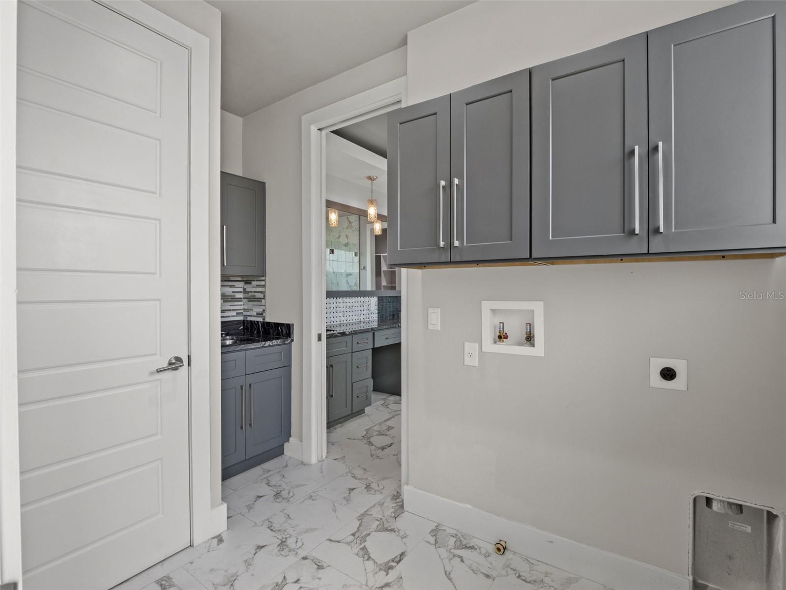 Image 32 of 41 For 555 Peachtree Road