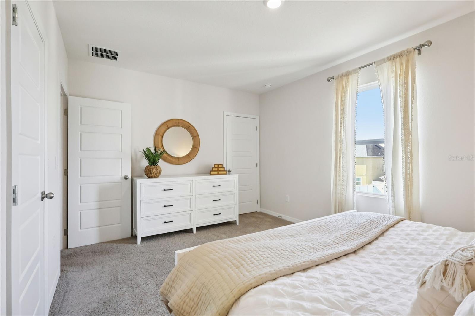 Image 21 of 31 For 2569 Olympic Court