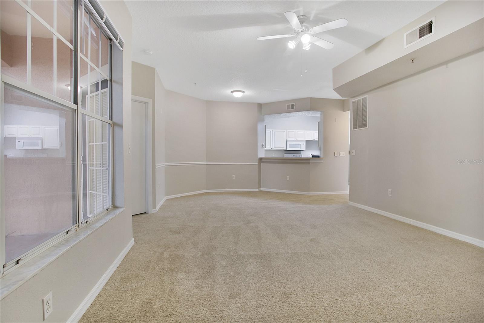 Image 3 of 15 For 5554 Metrowest Boulevard 112