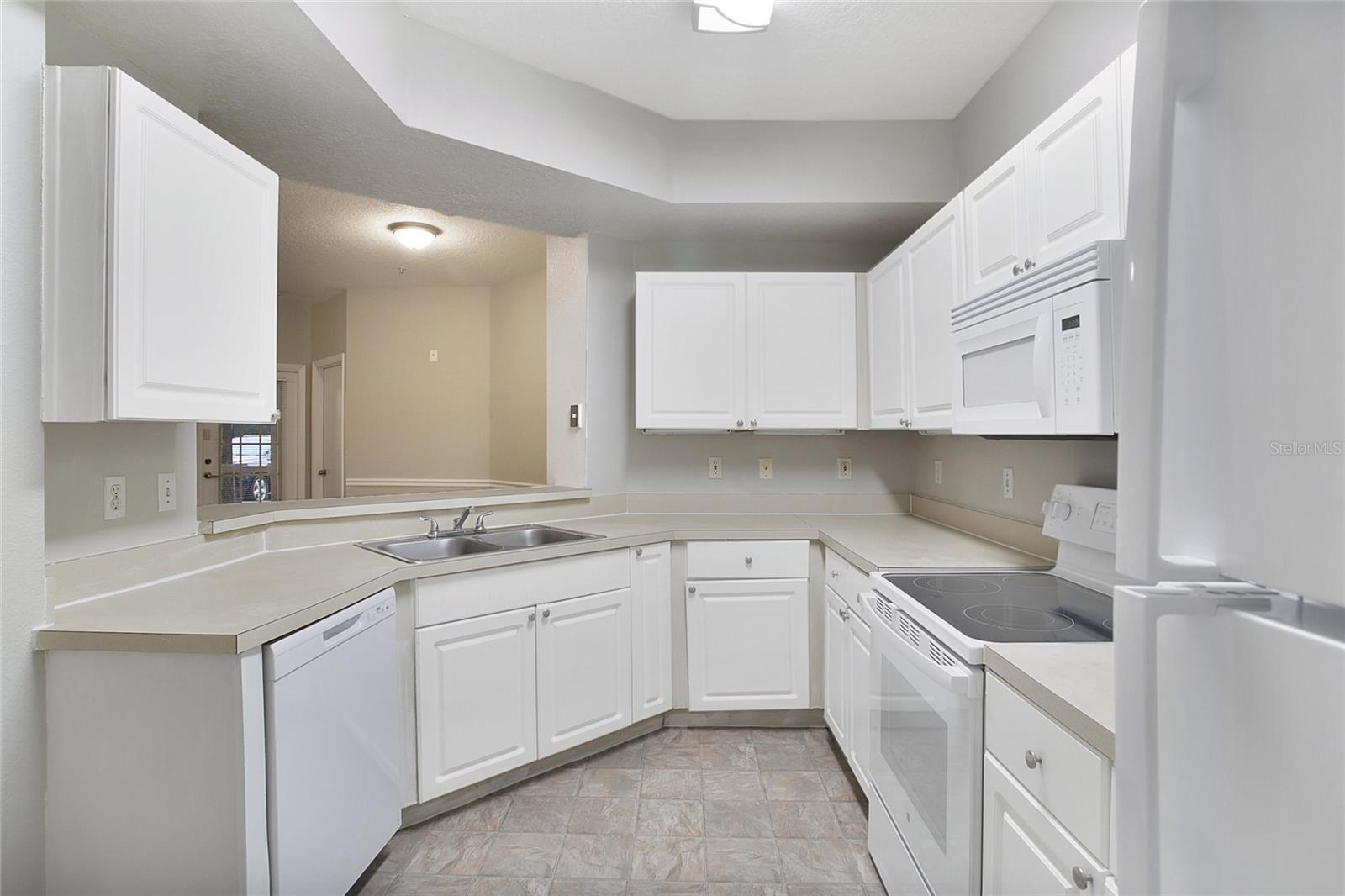 Image 6 of 15 For 5554 Metrowest Boulevard 112