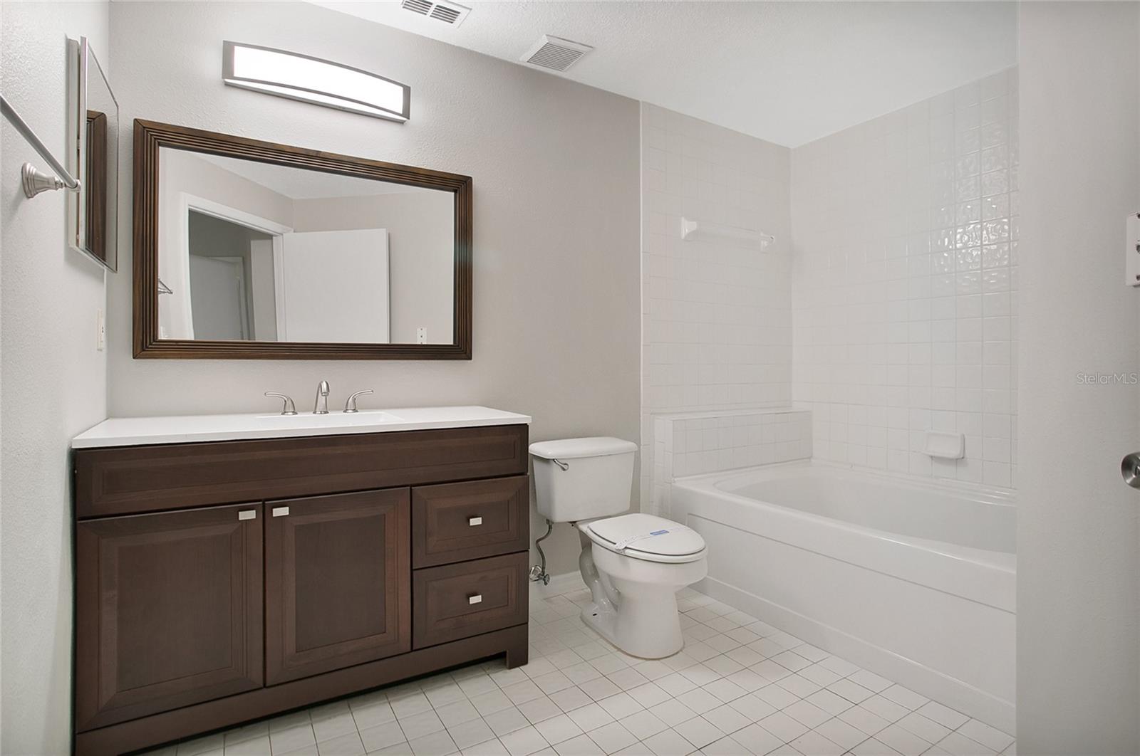 Image 9 of 15 For 5554 Metrowest Boulevard 112