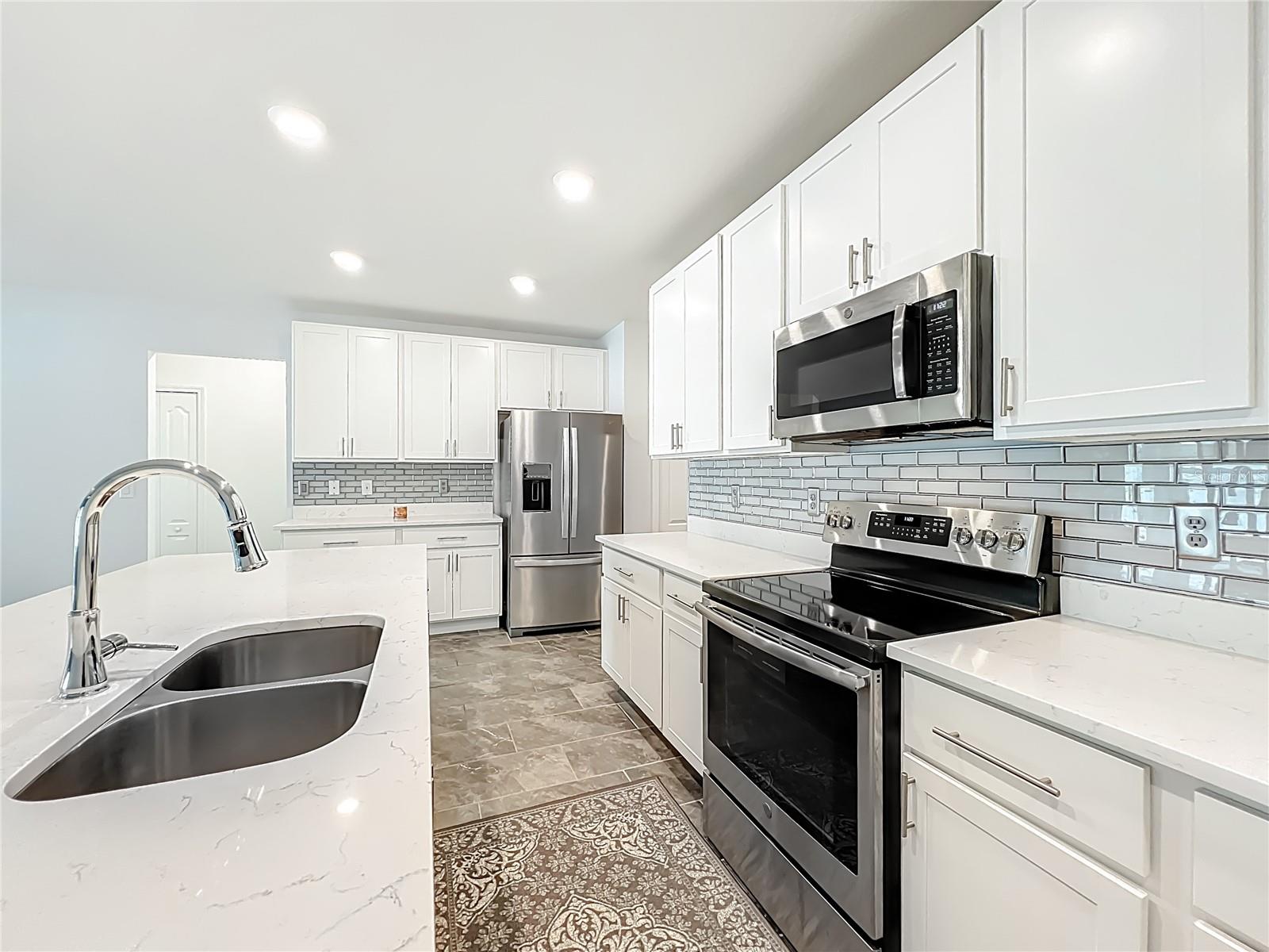 Image 17 of 62 For 341 Lake Doe Boulevard