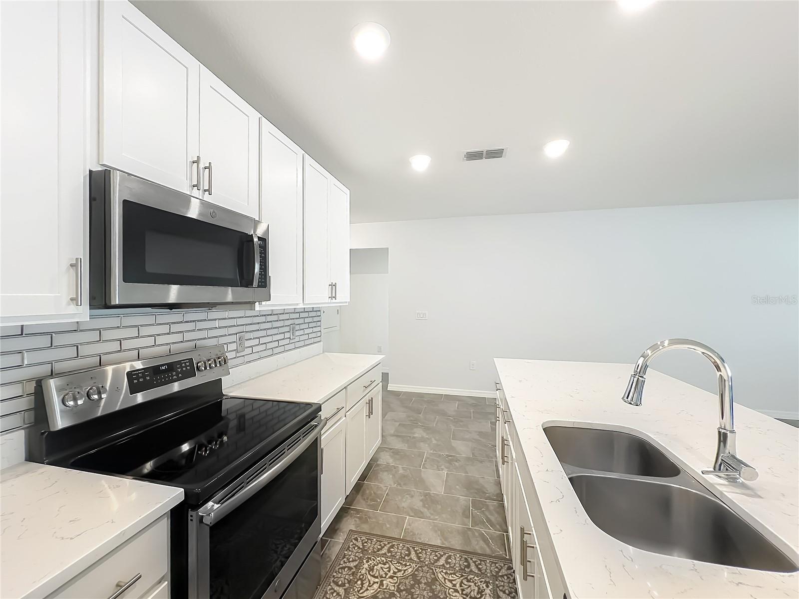 Image 18 of 62 For 341 Lake Doe Boulevard