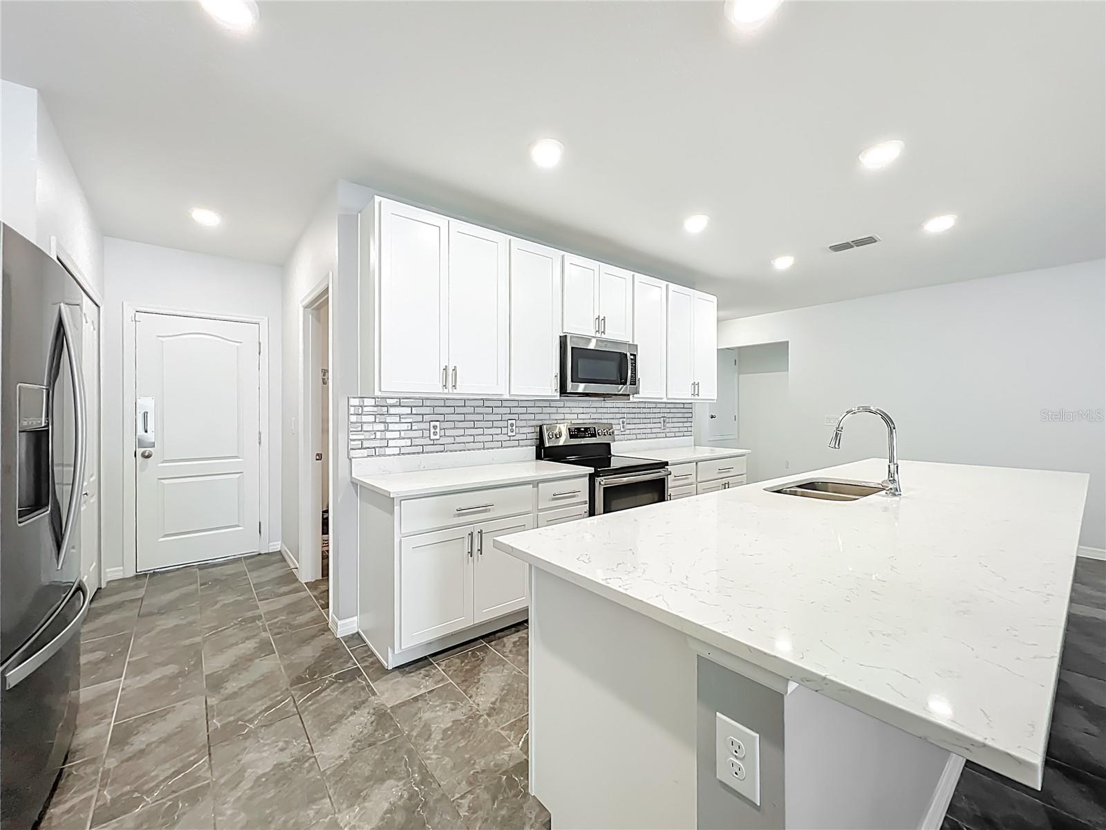 Image 21 of 62 For 341 Lake Doe Boulevard