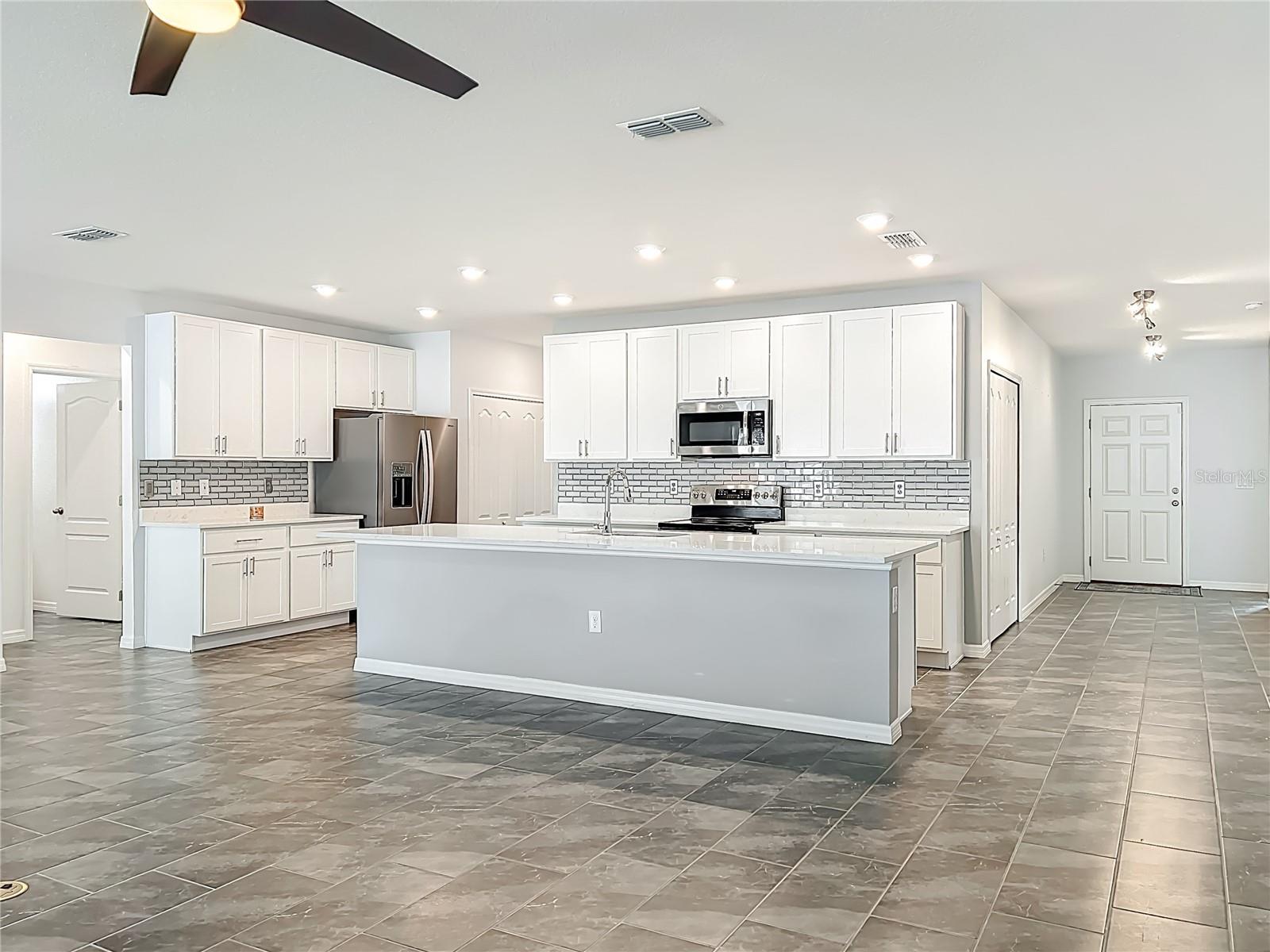 Image 25 of 62 For 341 Lake Doe Boulevard