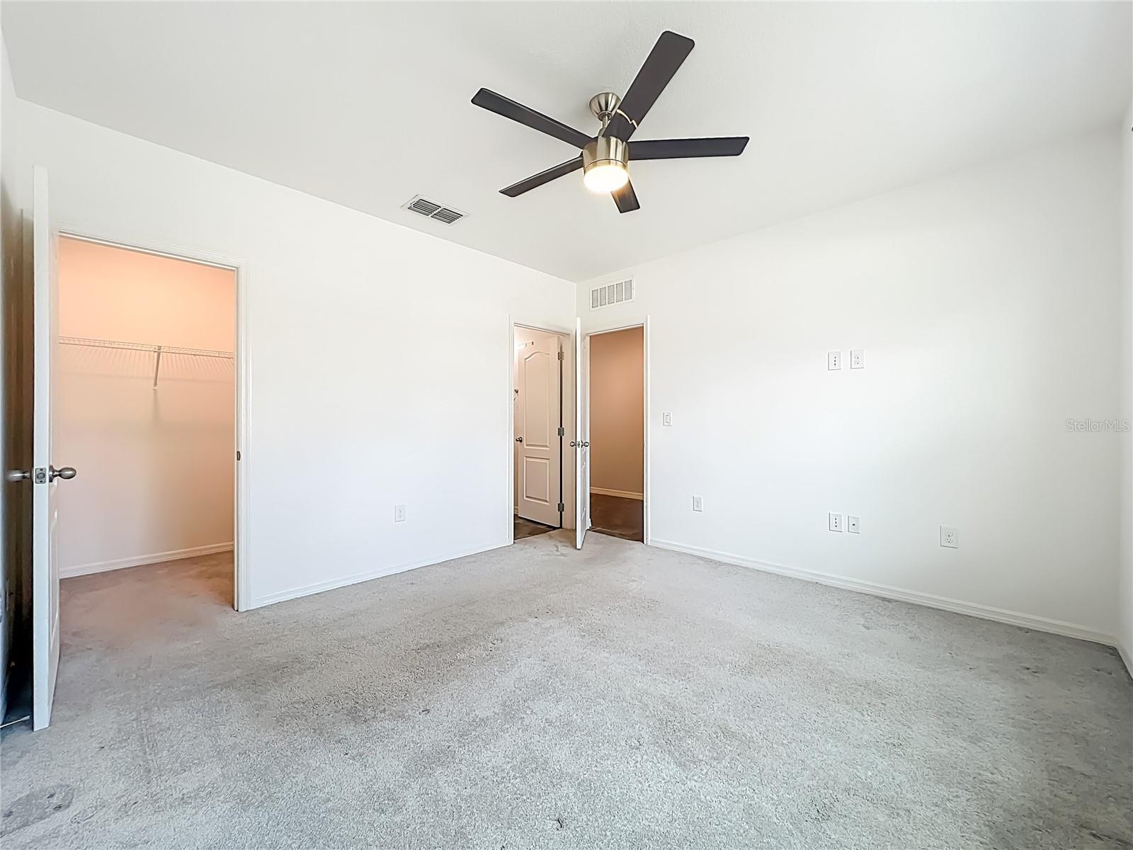 Image 38 of 62 For 341 Lake Doe Boulevard