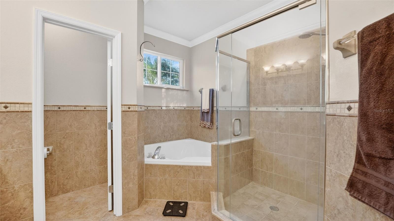 Image 31 of 57 For 402 Stonehenge Circle