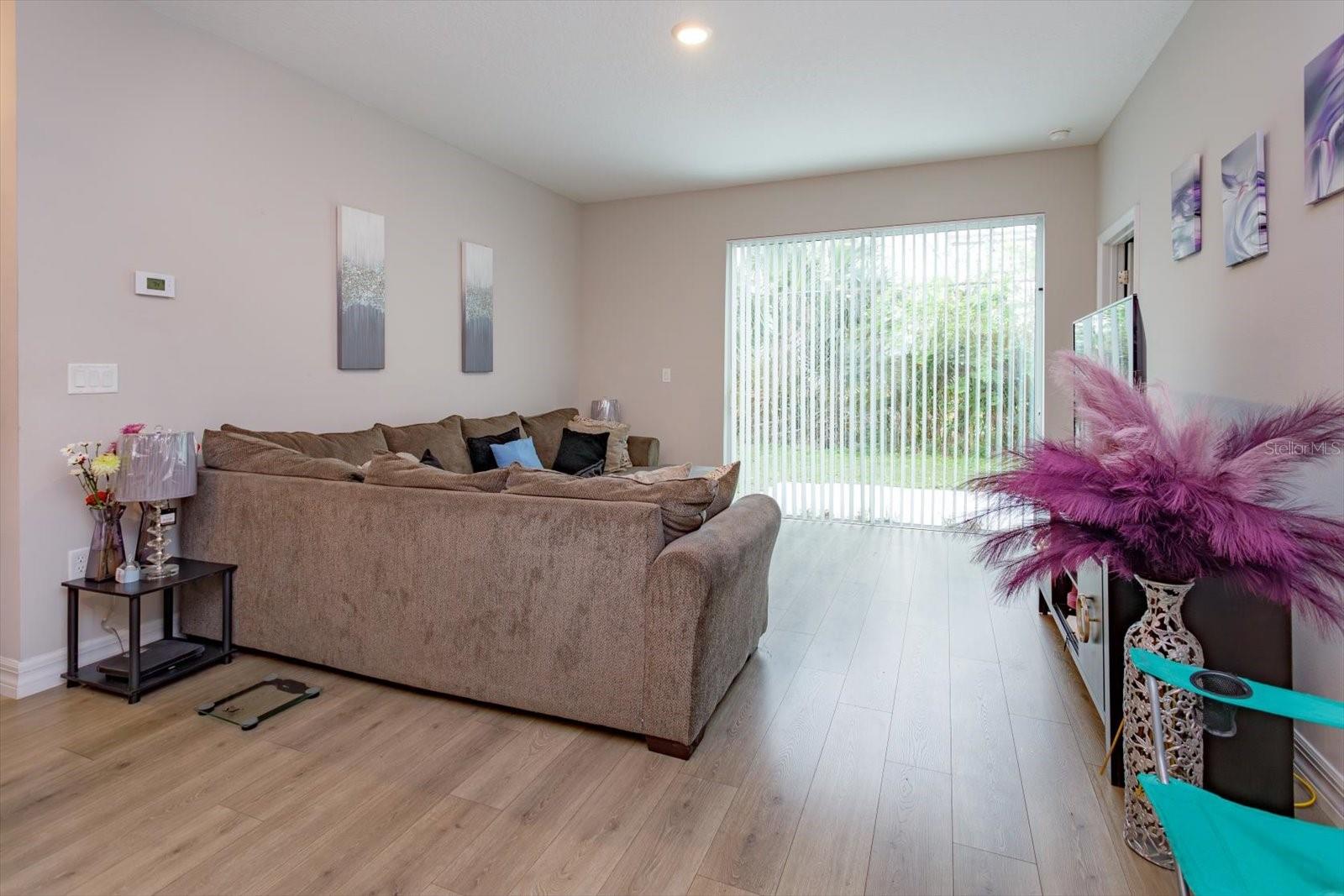 Image 10 of 28 For 884 Klondike Street