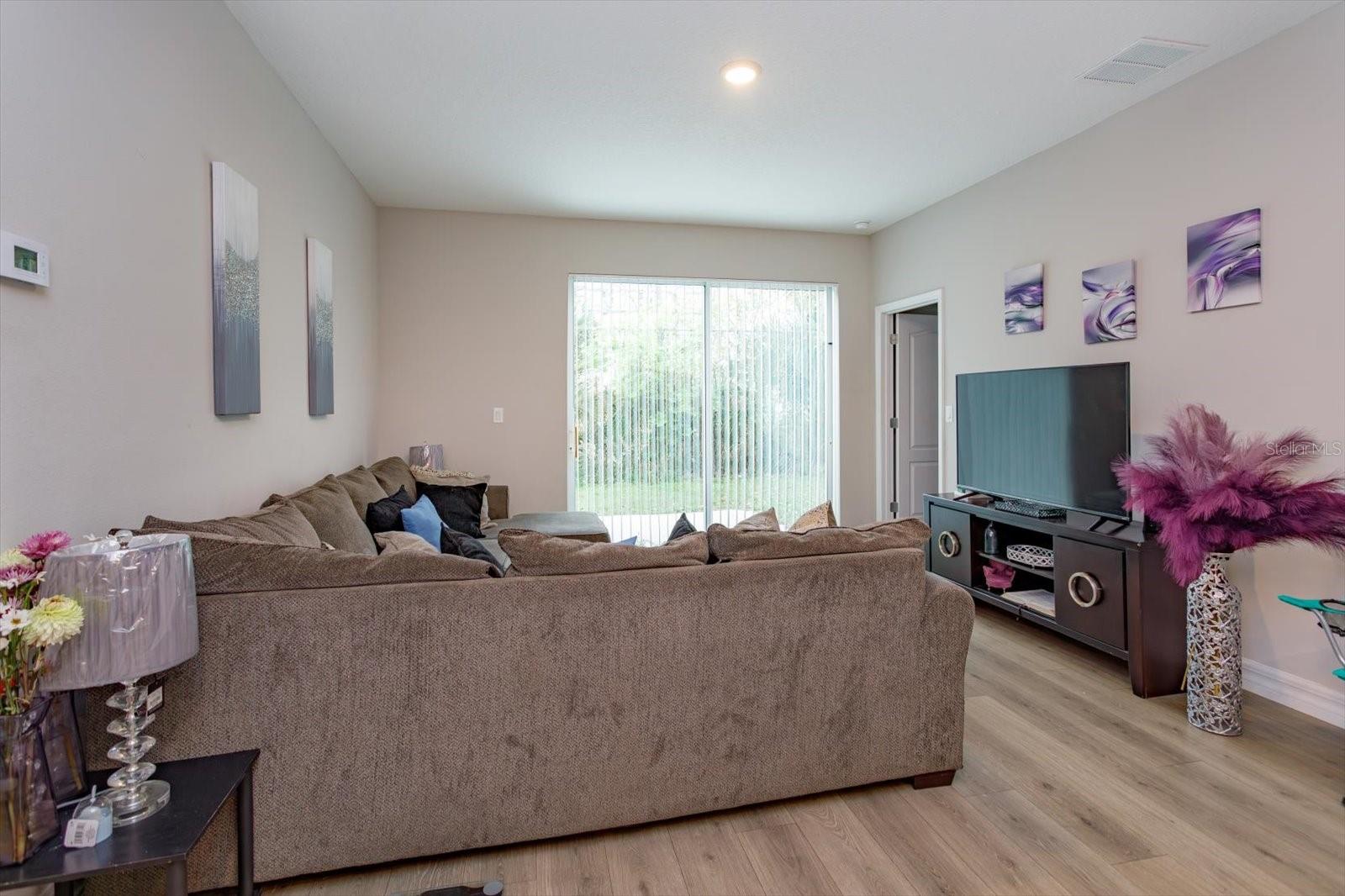 Image 11 of 28 For 884 Klondike Street