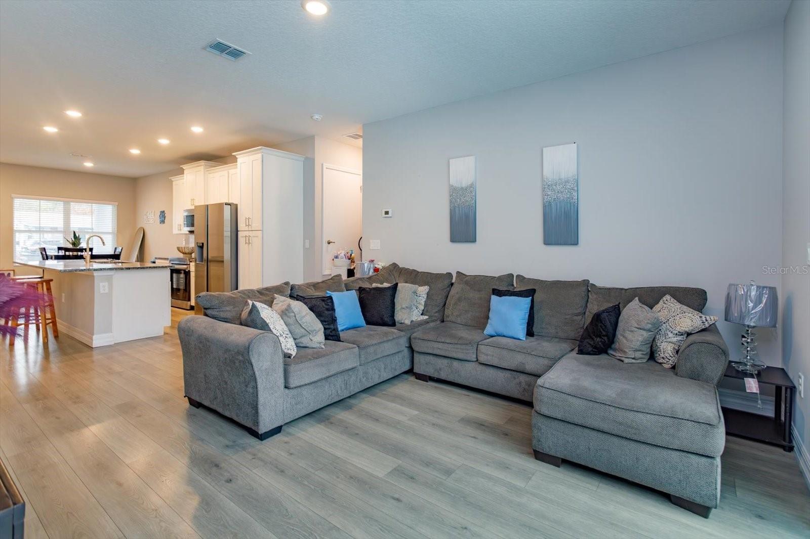 Image 12 of 28 For 884 Klondike Street