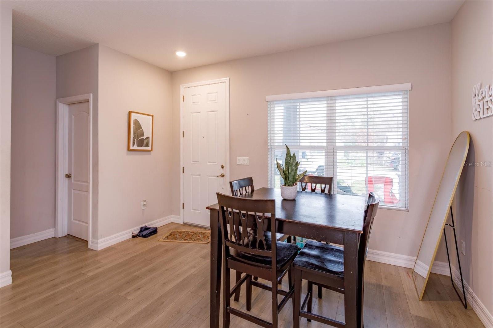 Image 4 of 28 For 884 Klondike Street