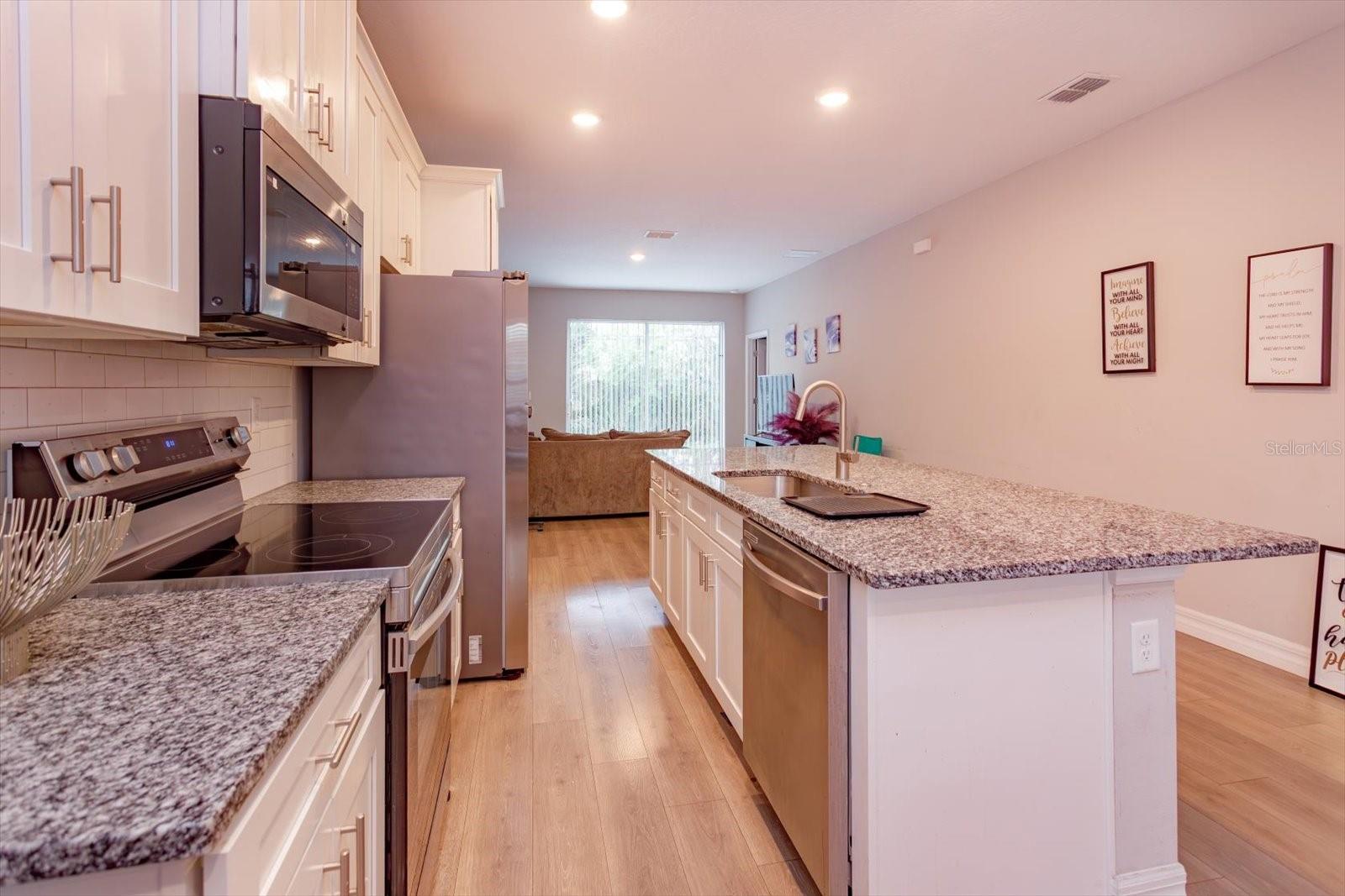 Image 7 of 28 For 884 Klondike Street