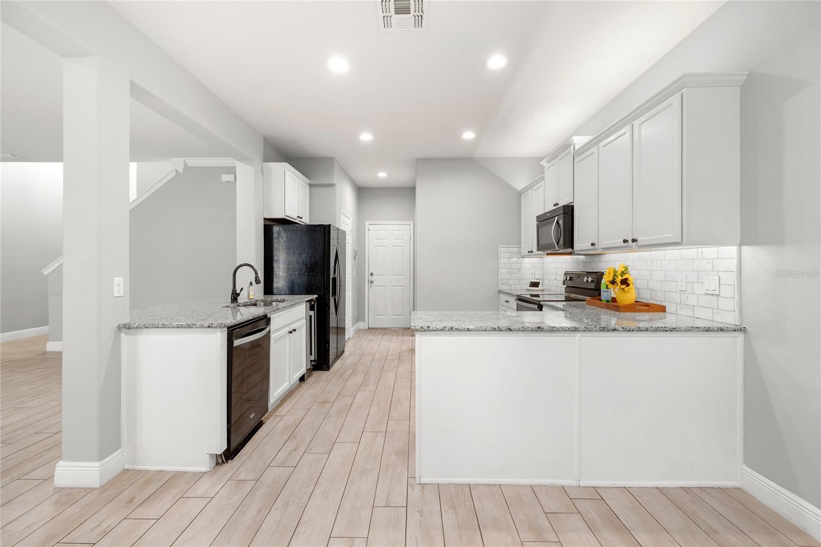 Image 11 of 34 For 457 Capron Ash Loop