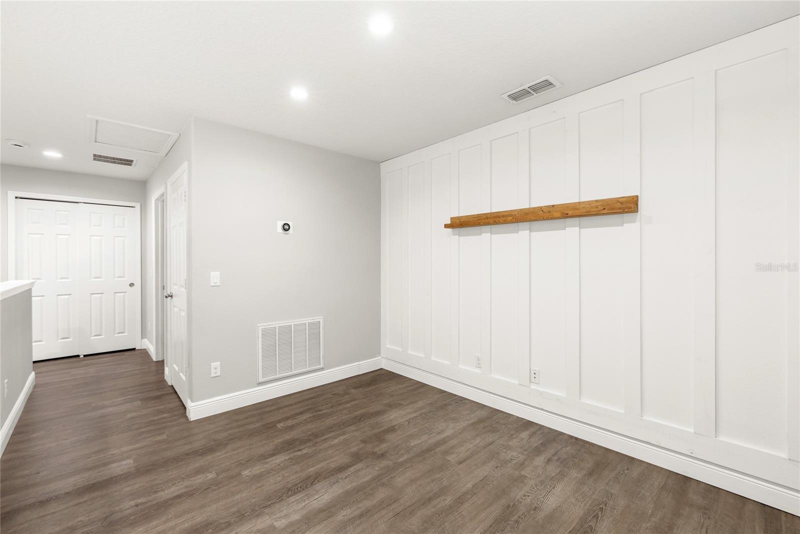 Image 15 of 34 For 457 Capron Ash Loop