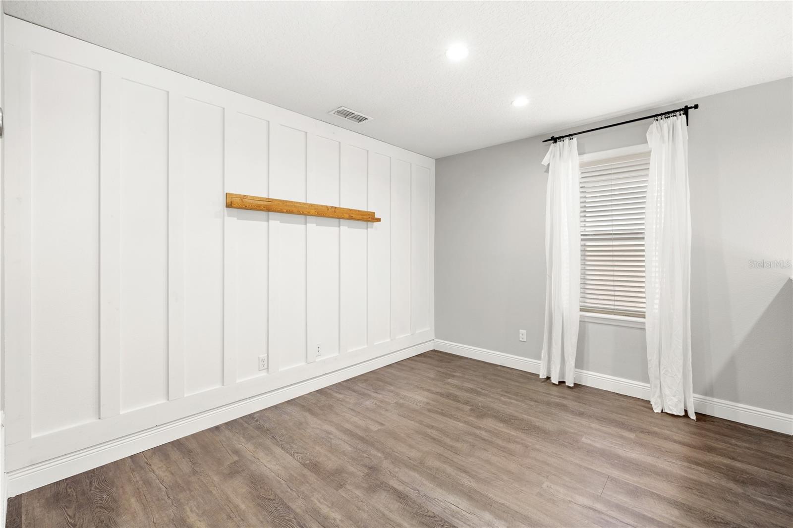 Image 16 of 34 For 457 Capron Ash Loop