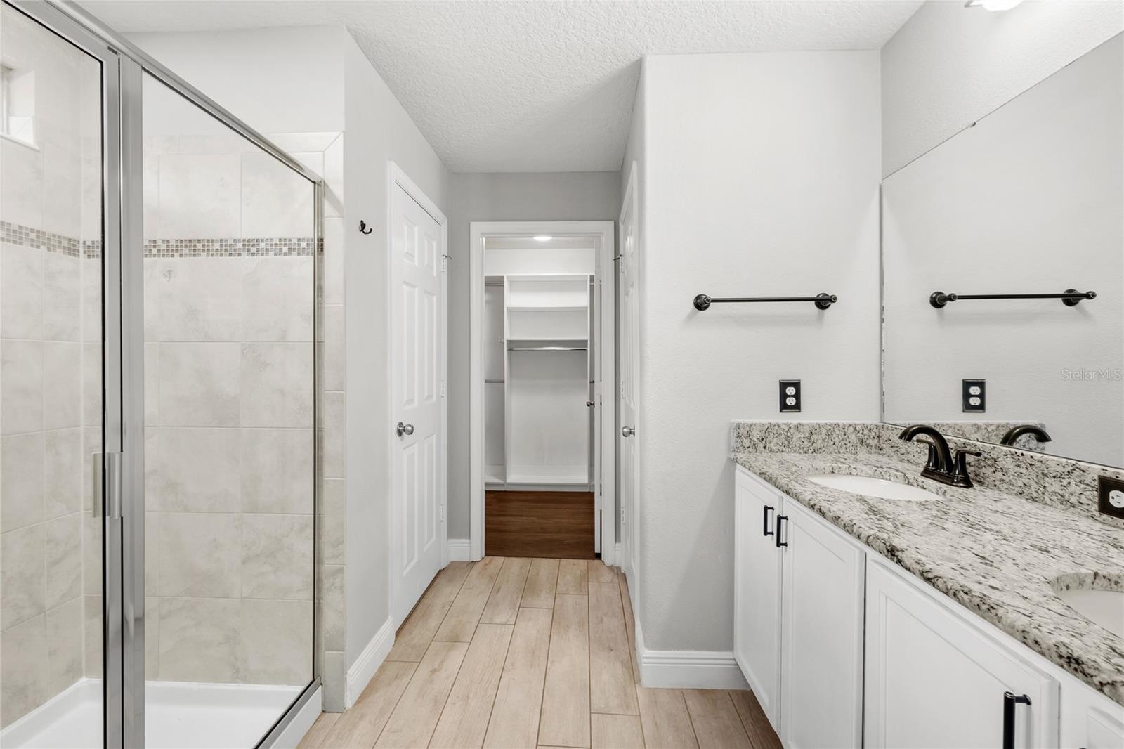 Image 20 of 34 For 457 Capron Ash Loop