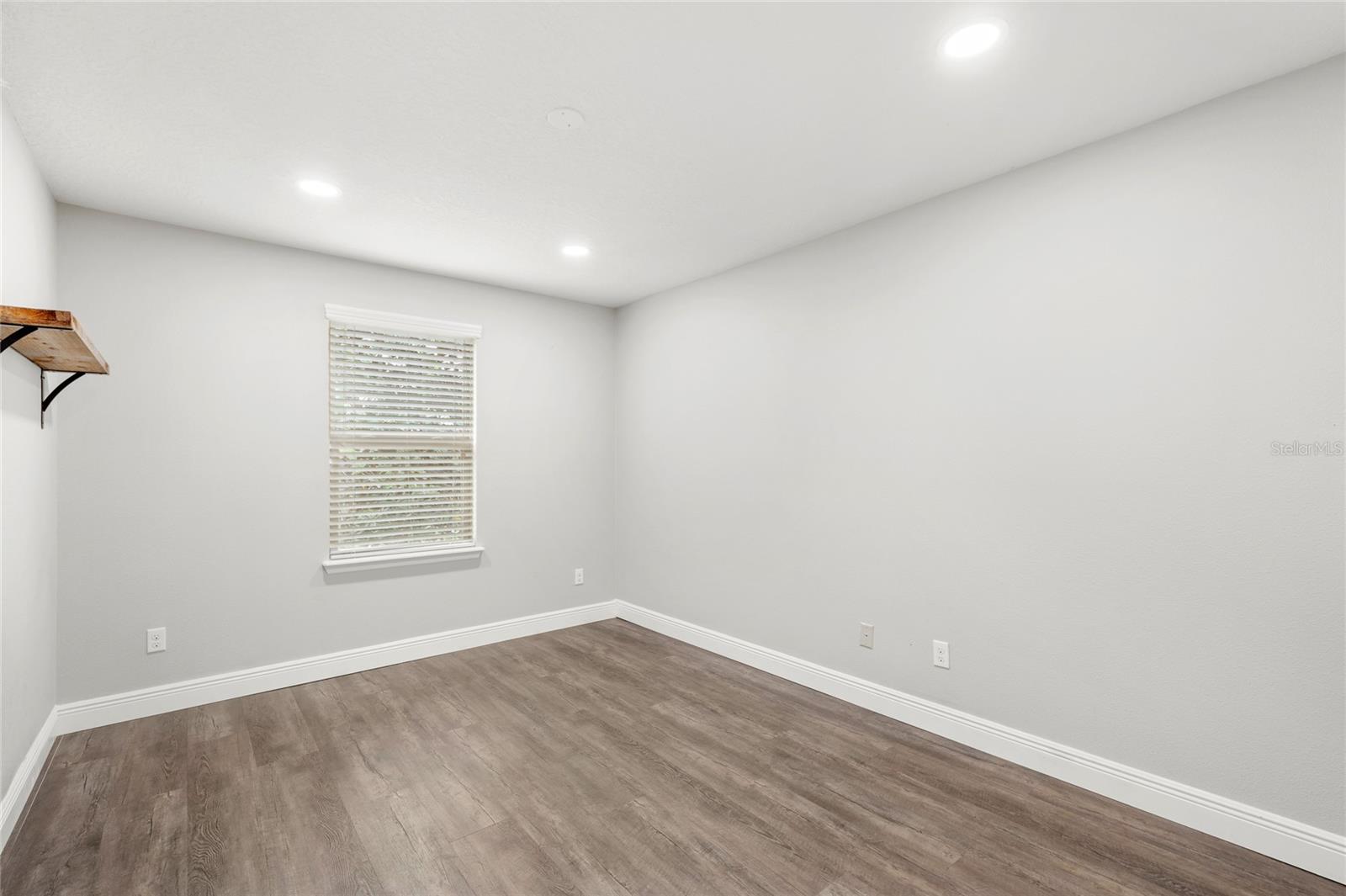 Image 25 of 34 For 457 Capron Ash Loop