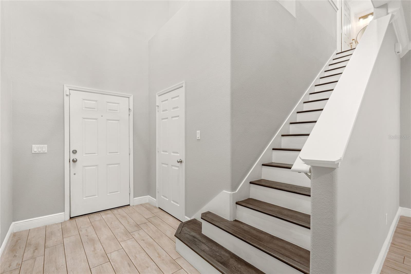 Image 5 of 34 For 457 Capron Ash Loop