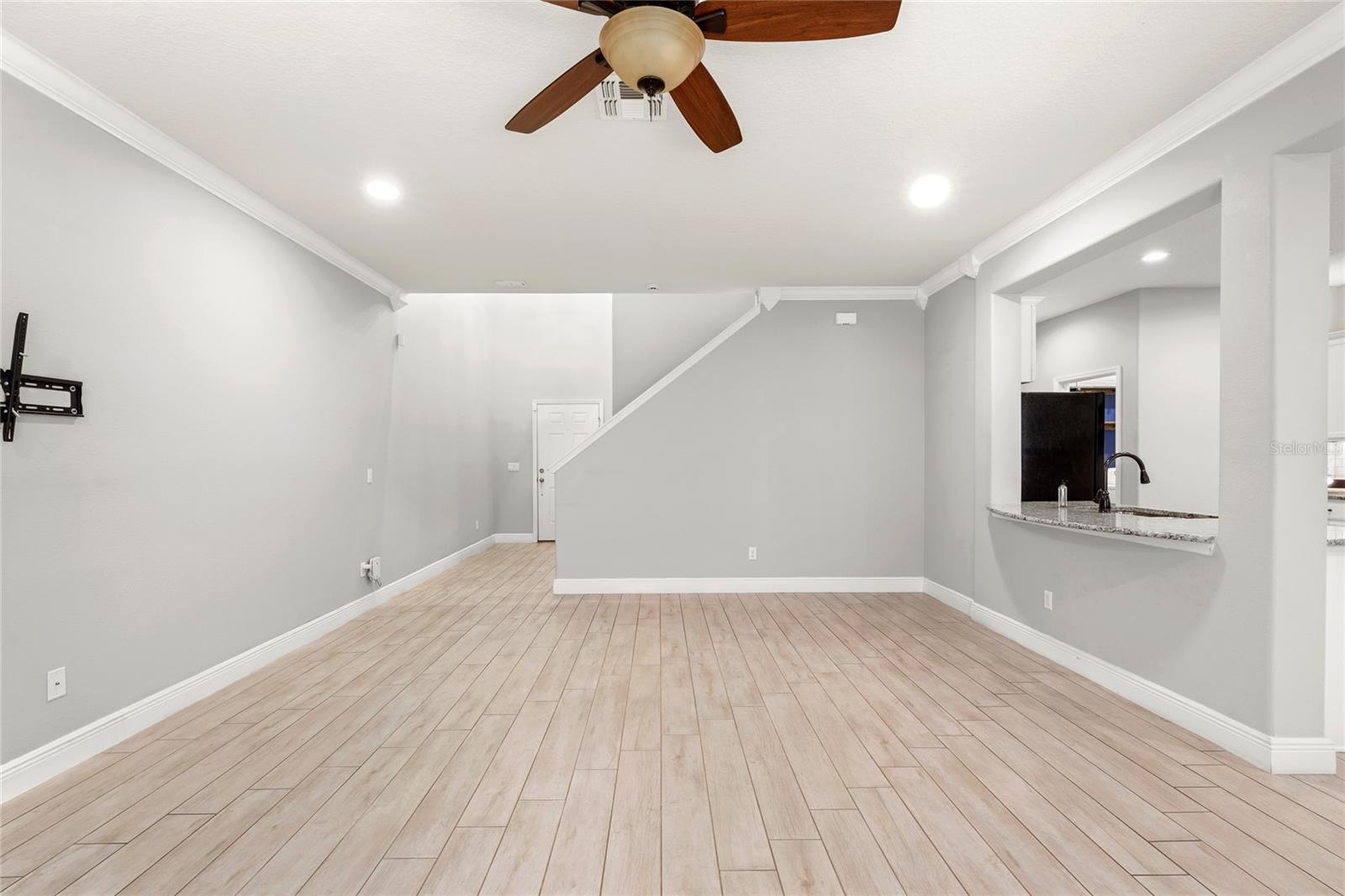 Image 7 of 34 For 457 Capron Ash Loop