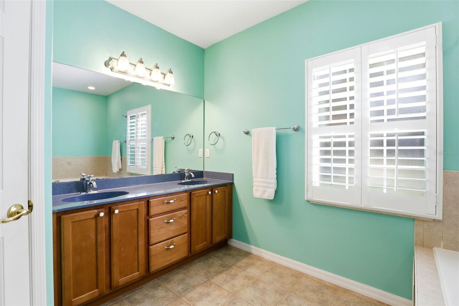 Image 23 of 42 For 2430 Heron Court