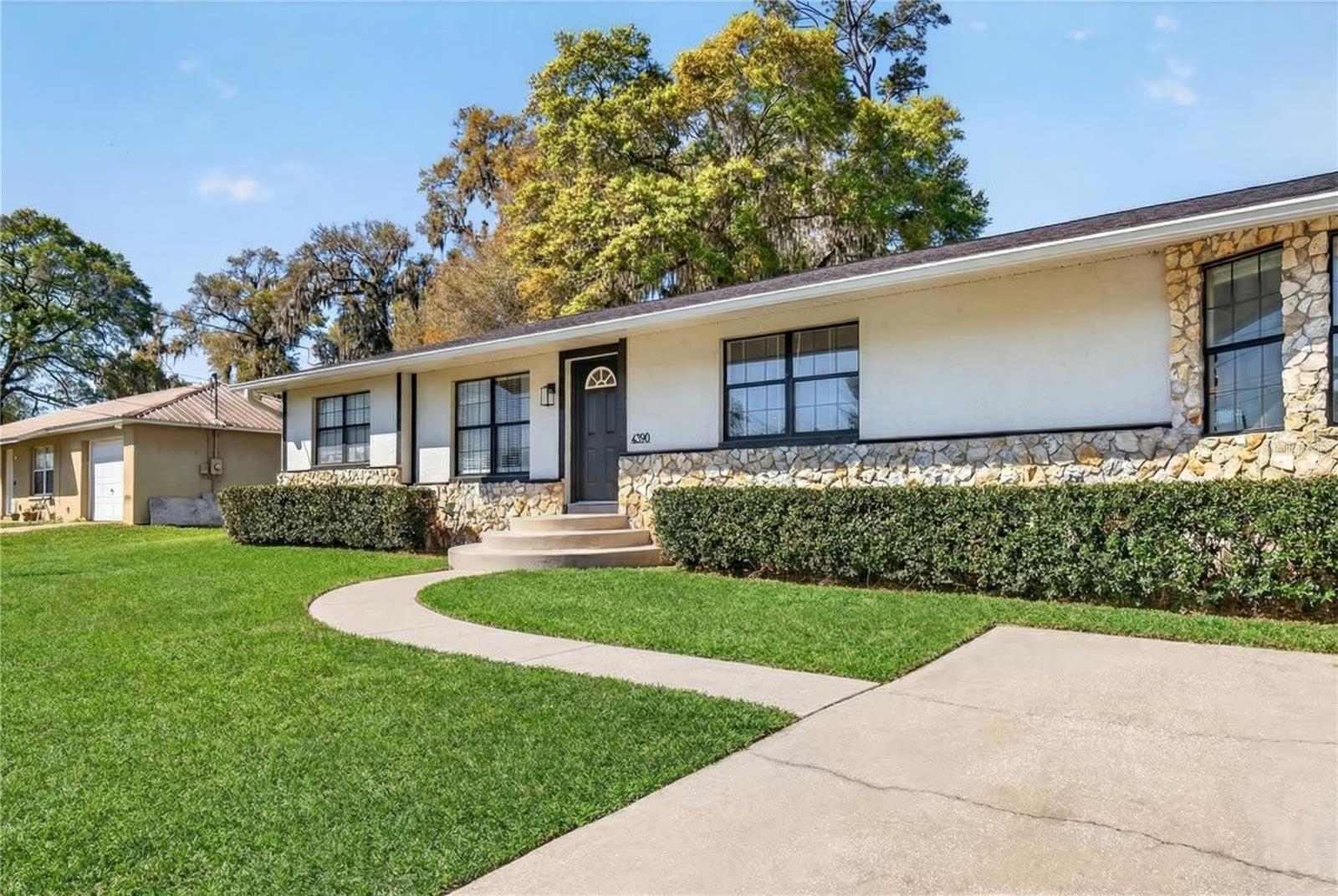 Image 4 of 43 For 4390 2nd Court