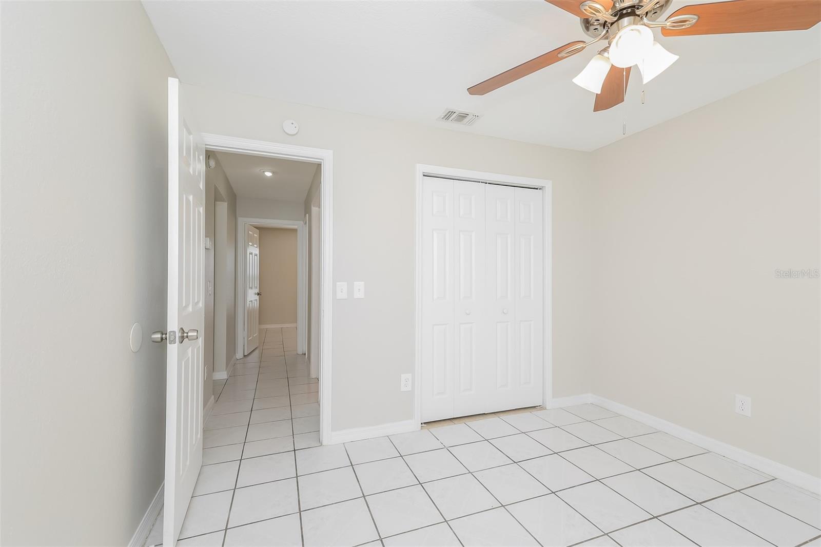 Image 11 of 16 For 807 Savona Place