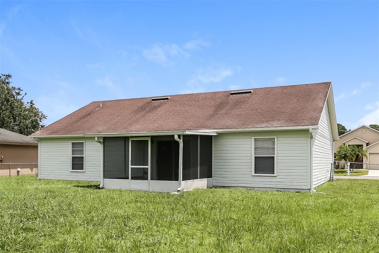 Image 14 of 16 For 807 Savona Place