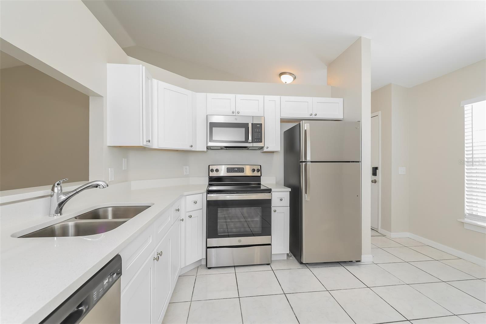 Image 6 of 16 For 807 Savona Place