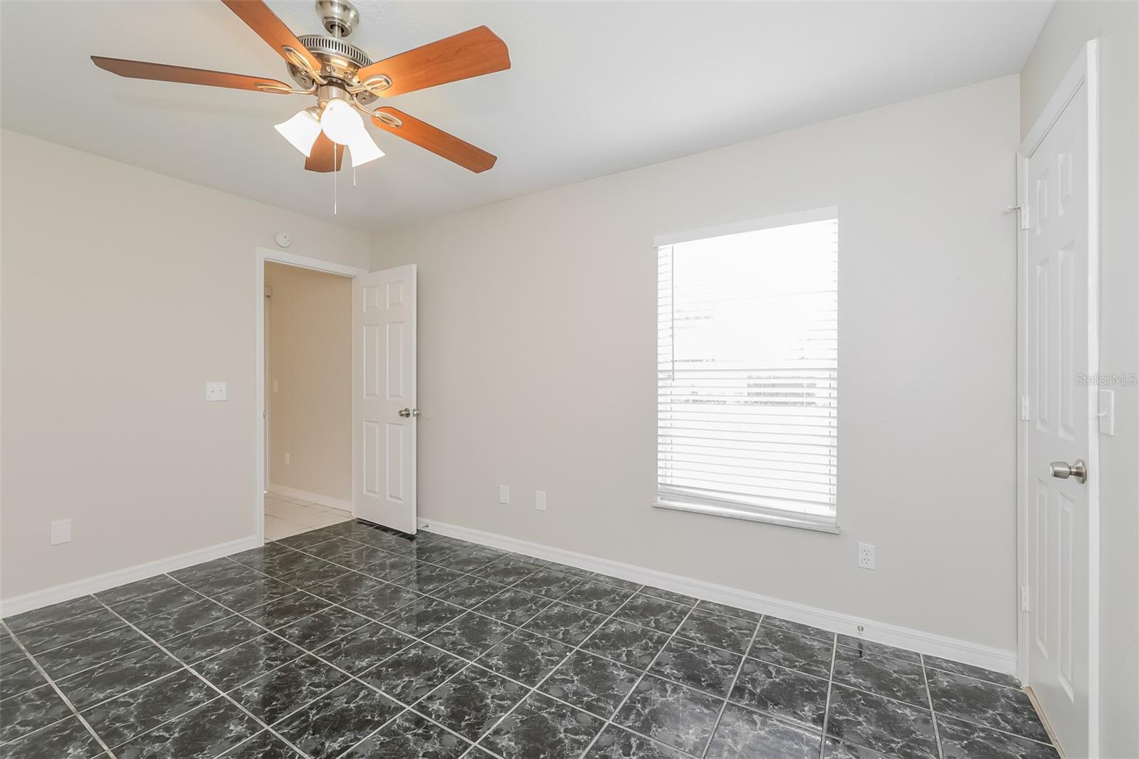 Image 9 of 16 For 807 Savona Place