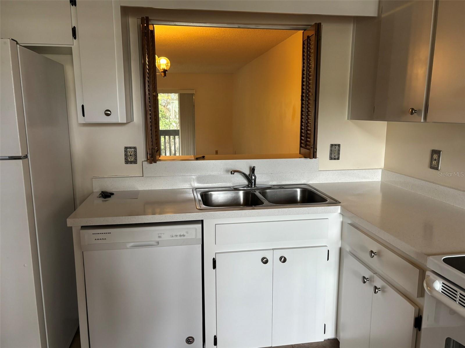 Image 3 of 24 For 600 Northern Way 204