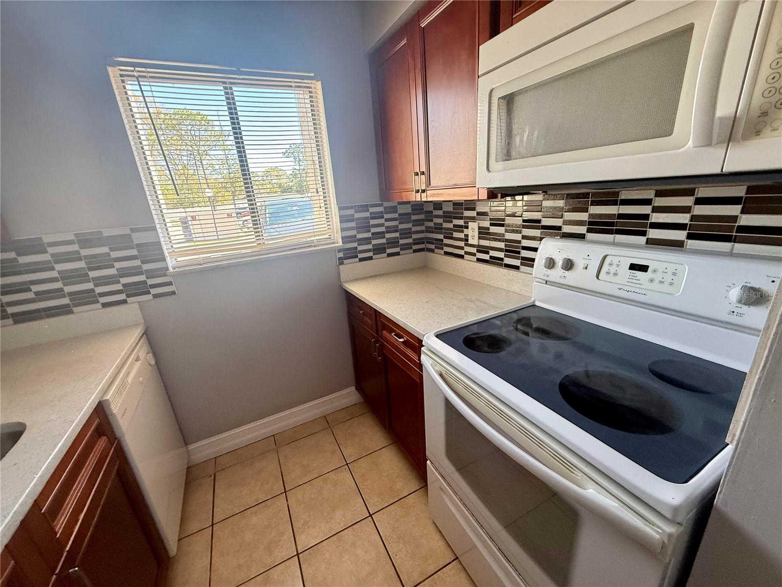 Image 2 of 10 For 127 Springwood Circle F