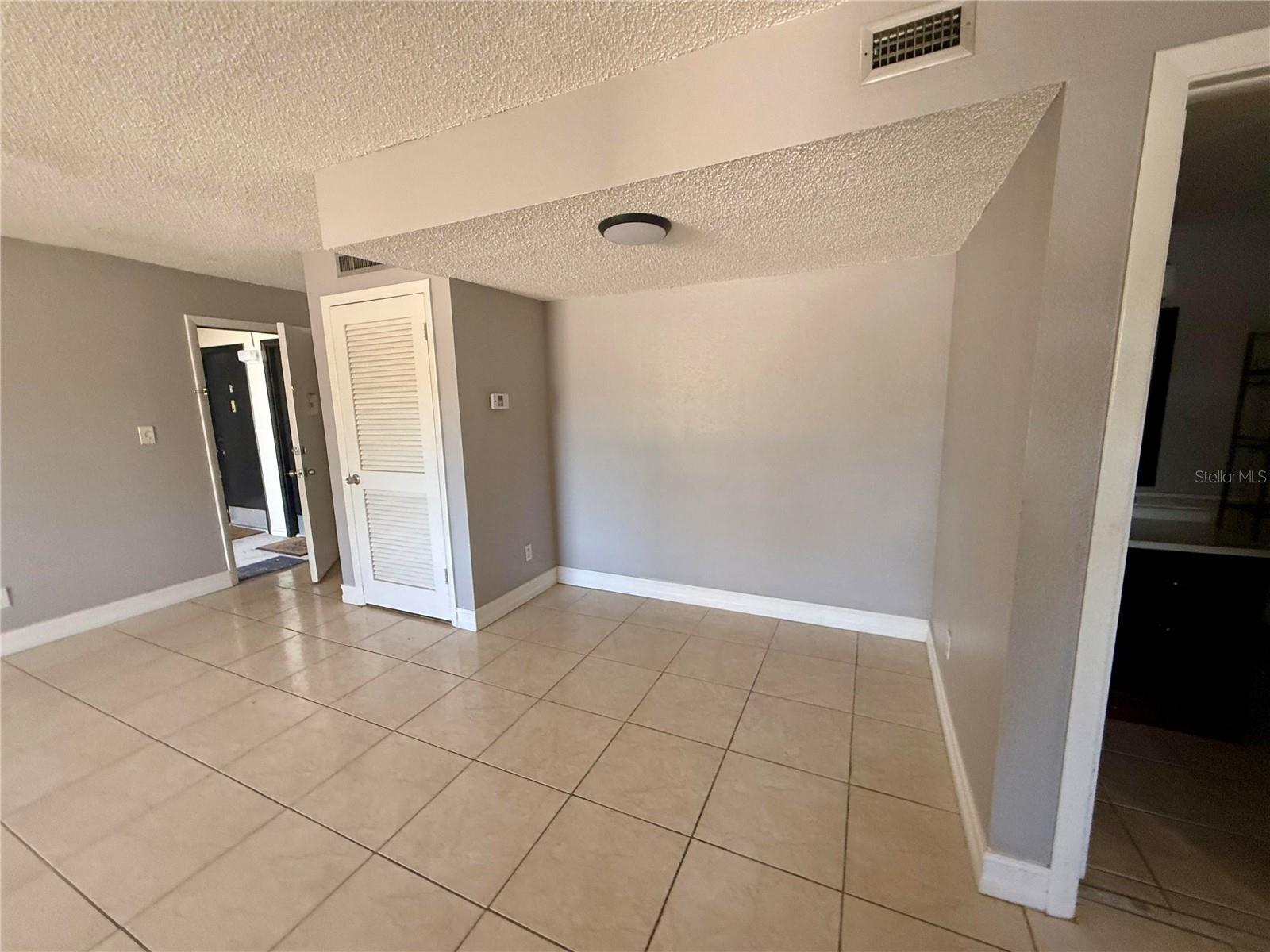 Image 6 of 10 For 127 Springwood Circle F