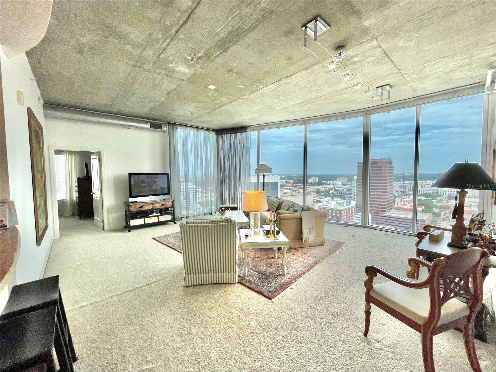 Image 10 of 39 For 155 Court Avenue 2016